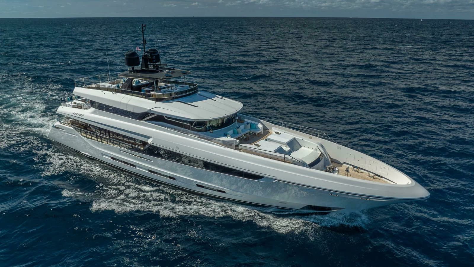2017 Mangusta Oceano 42