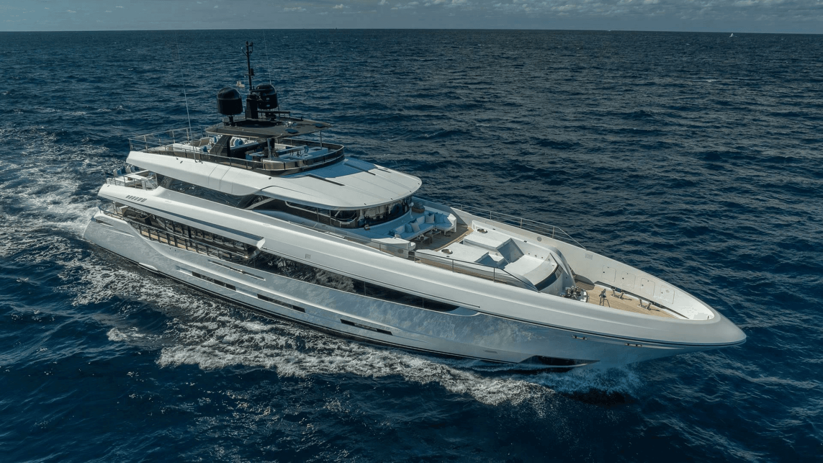 2017 Mangusta Oceano 42